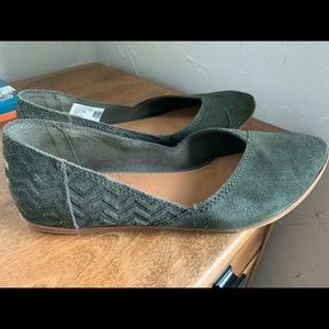 Tom’s suede flats